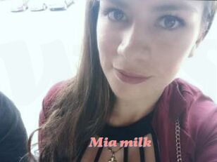 Mia_milk